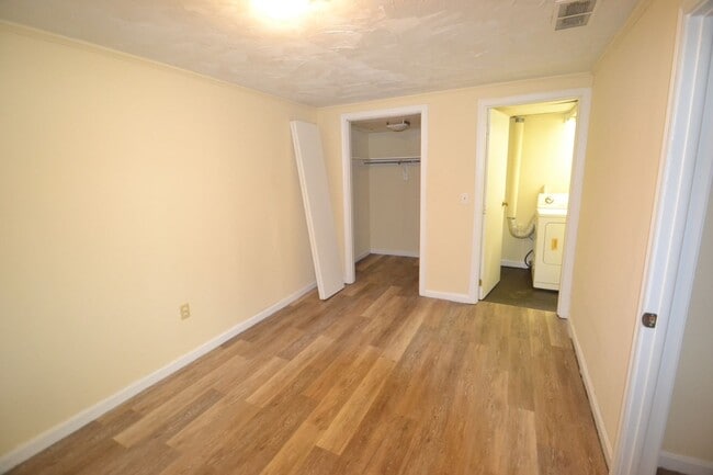 Building Photo - 35 Wesleyan Ct