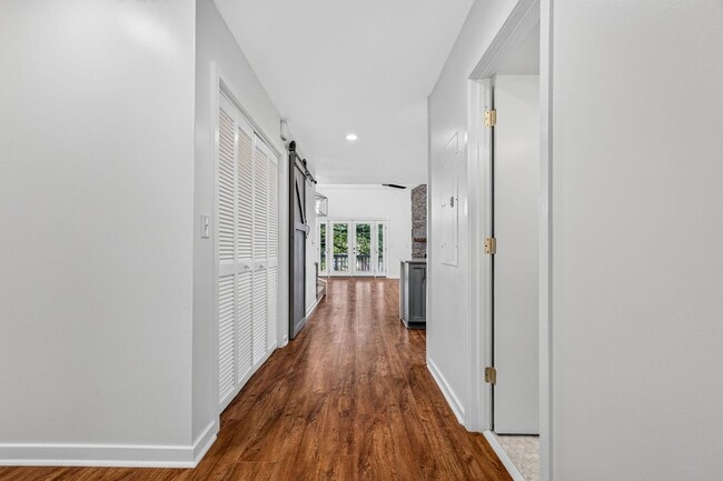 Building Photo - 138 River Breeze Dr