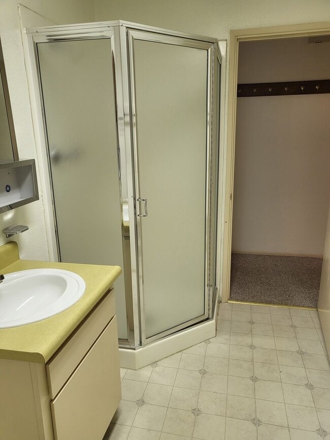 Building Photo - 2 bedroom 2 bath House for Rent in Cave Junction