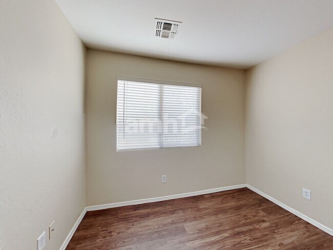 Building Photo - 414 S 114th Ave
