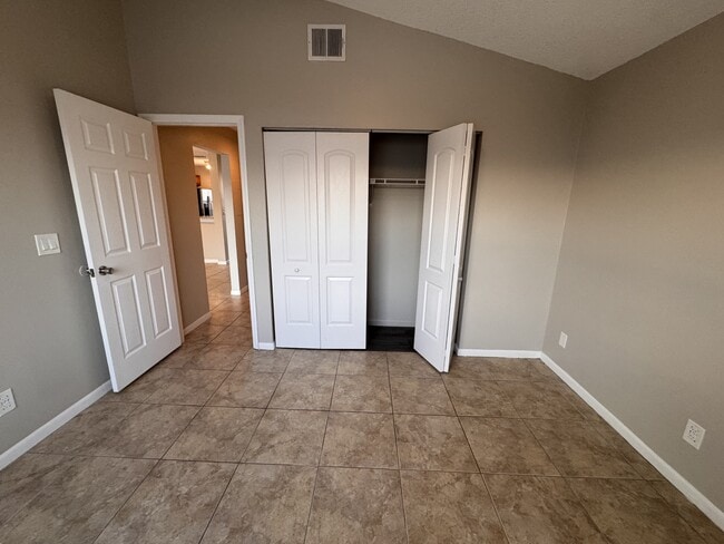 Building Photo - 2544 Woodgate Blvd