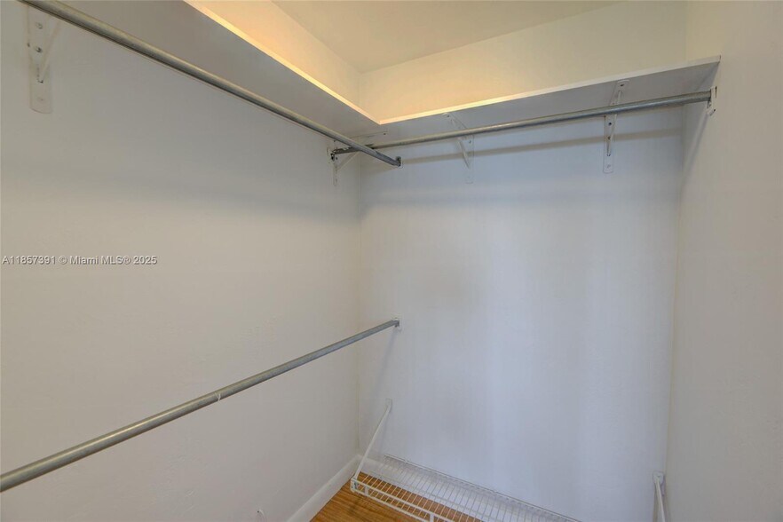 Building Photo - 2471 SW 82nd Ave