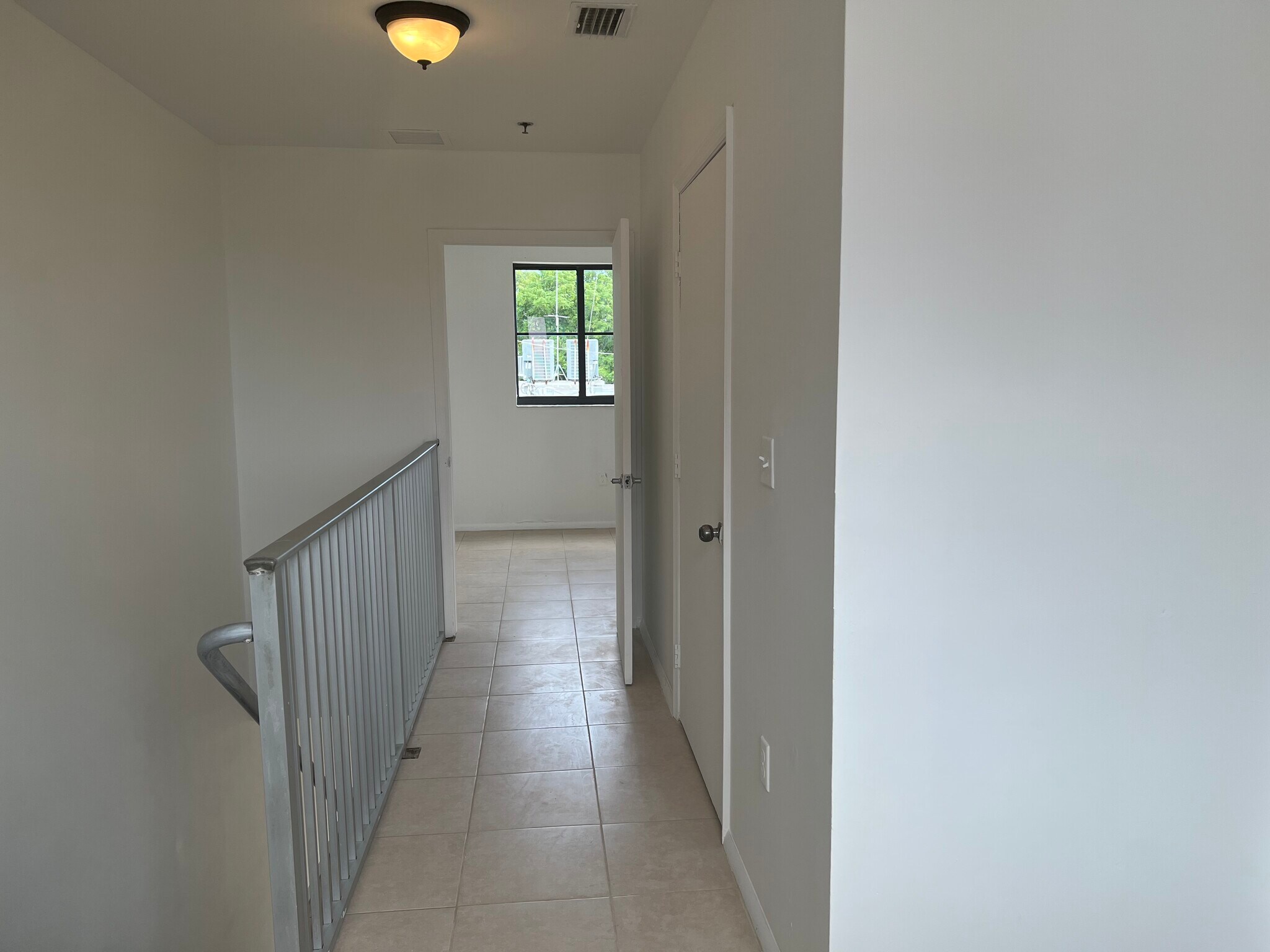 Building Photo - 1134 NW 5th St