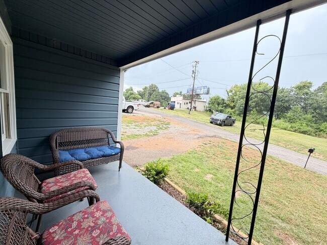 Building Photo - 484 Macon Hwy