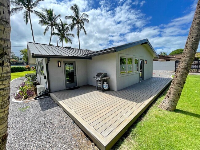 Building Photo - Experience Island Living in a Renovated 2-...