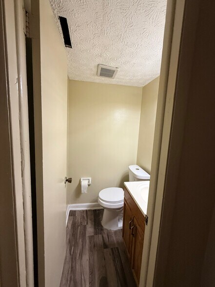 Building Photo - 1979 Baldwin Rd