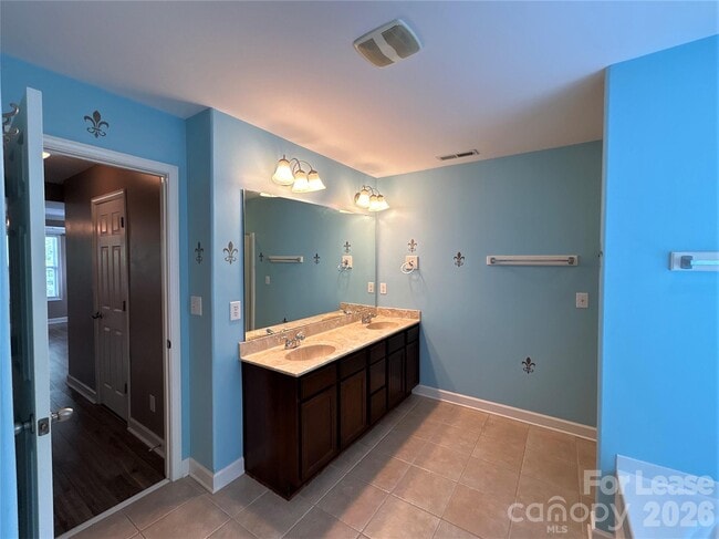 Building Photo - 4406 Overbecks Ln