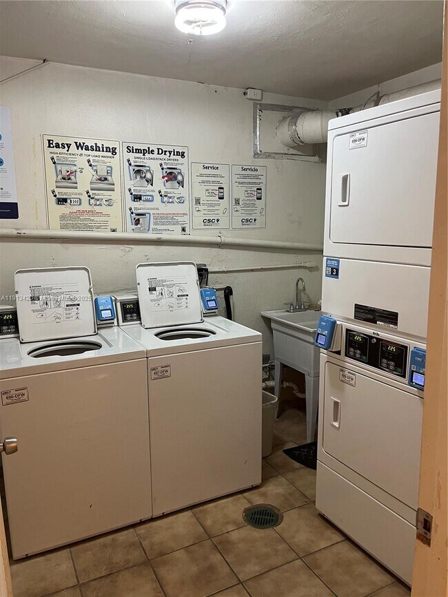 Building Photo - 8233 Harding Ave