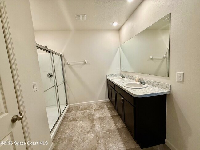 Building Photo - 135 Sorrento Dr