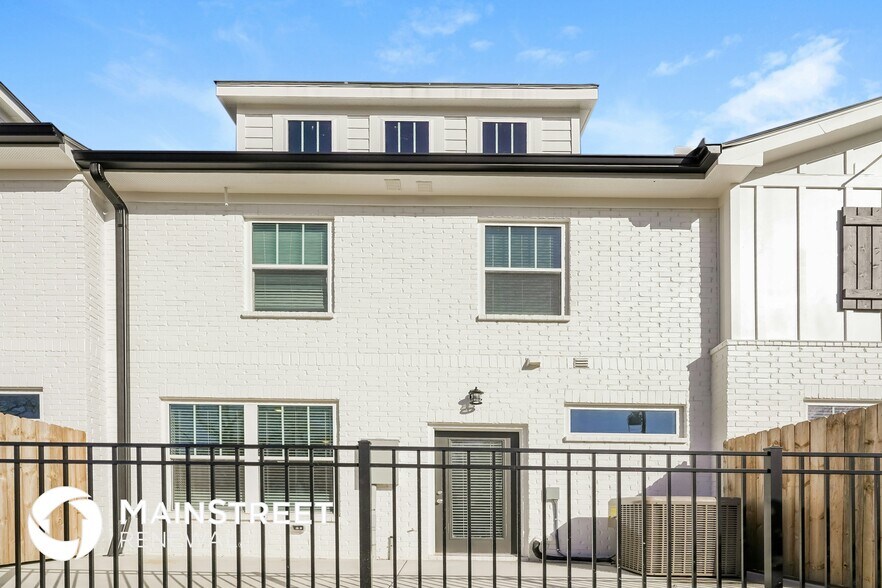 Building Photo - 108 Noble Pk Cir