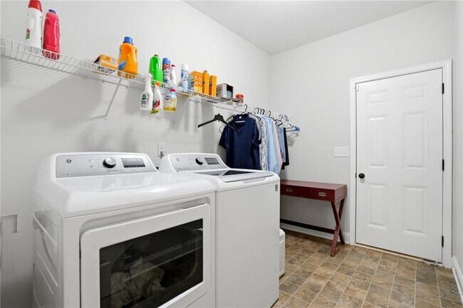 Building Photo - 612 Stevens Pl