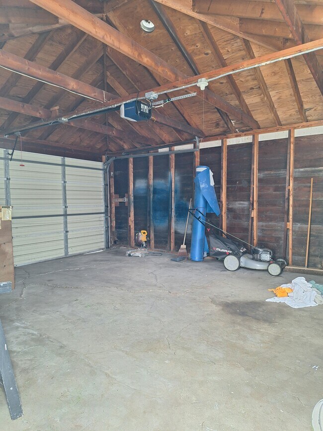 Building Photo - 2121 N Marmora Ave