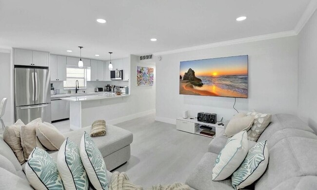 Building Photo - 581 Monaco Blvd