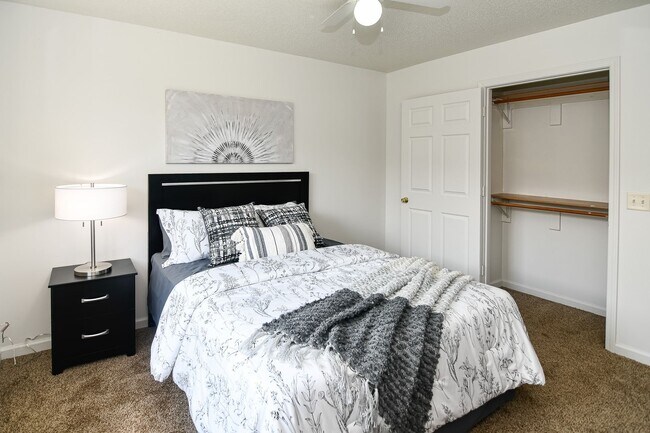 Building Photo - 3 Bedroom, Single-story Townhomes for rent in Marshalltown, IA