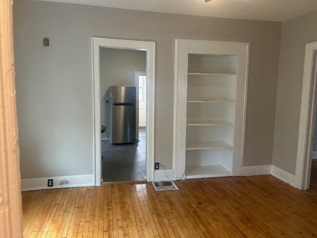 Building Photo - Large first floor two bedroom with bonus r...