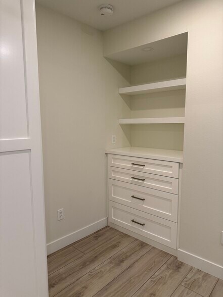 Building Photo - 271 Termino Ave