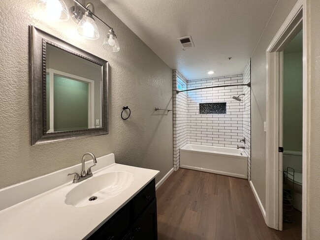 Building Photo - Updated Three Bedroom Home in the Heart of Napa