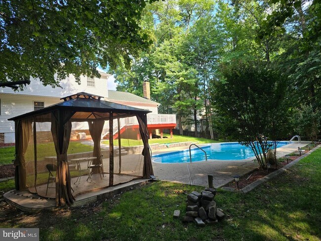 Building Photo - 1009 Wales Dr