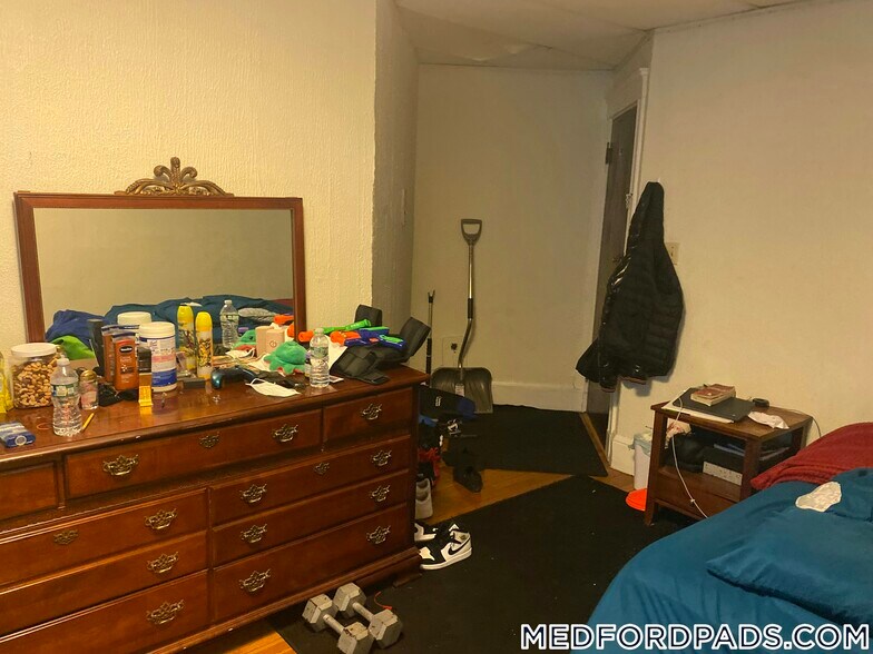 Building Photo - 53 Fellsway W