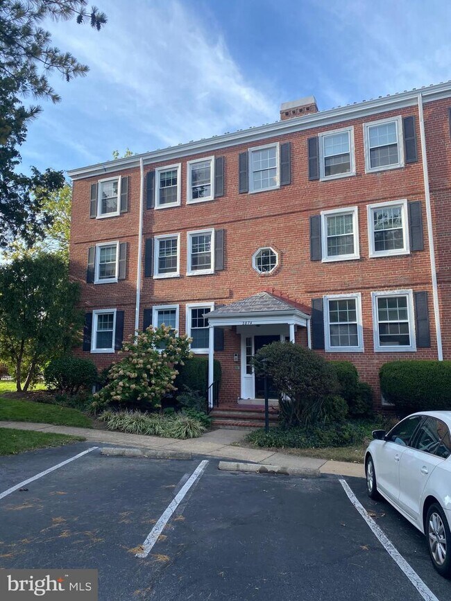 Building Photo - 2874 S Abingdon St
