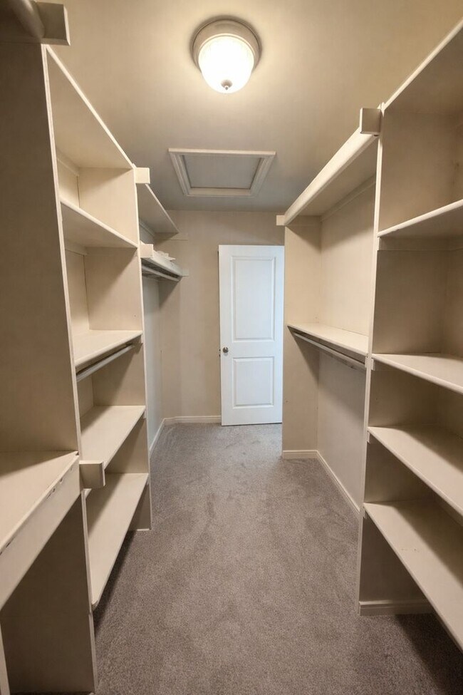 Building Photo - 13776 Grandeur Ave