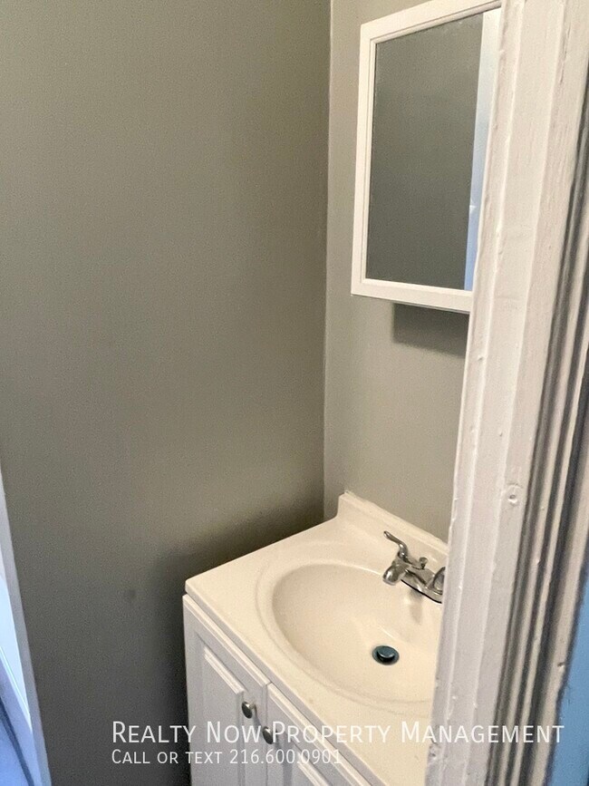 Building Photo - 2670 W 41st St