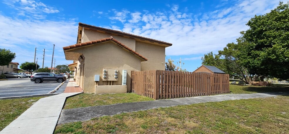 Building Photo - 17362 NW 74th Ave