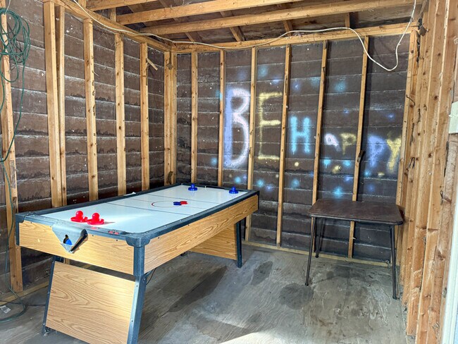 Building Photo - 7601 Bedfordshire Dr