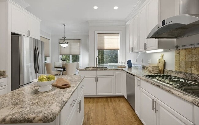 Building Photo - 5909 Greenevers Dr