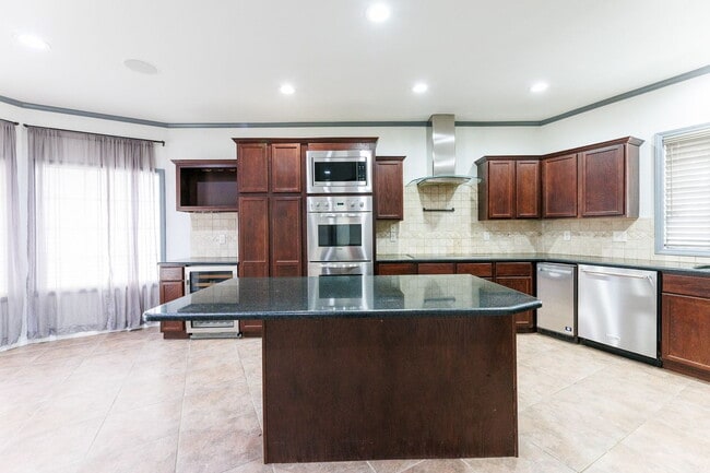 Building Photo - Spacious 3-Bedroom in Gated Community