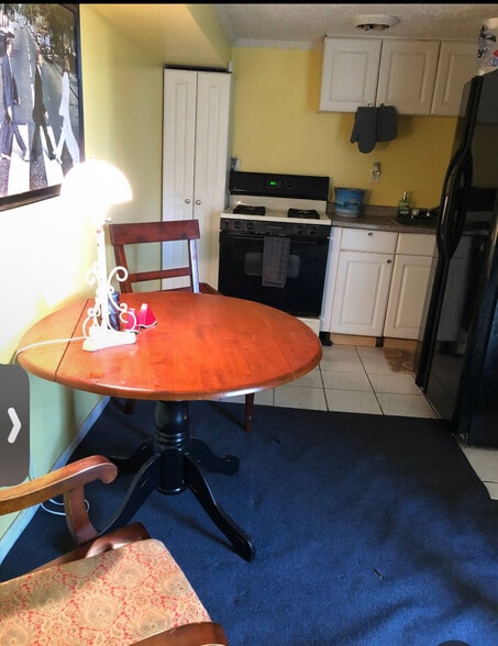 Eat in kitchen/ dining area - 278 Drummond Ave