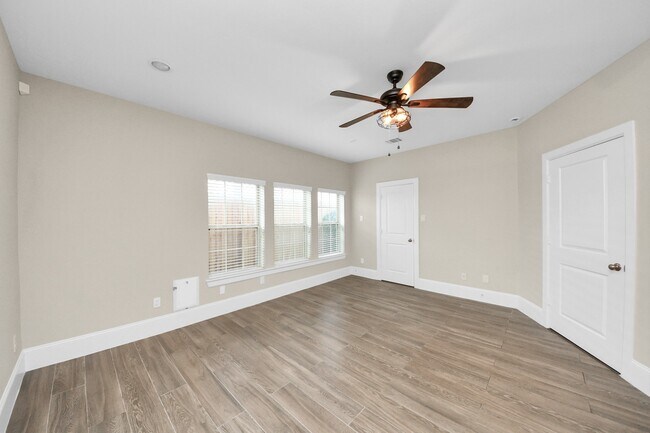 Building Photo - 8306 Hillendahl Blvd
