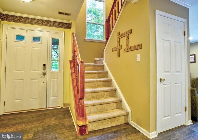 Building Photo - 111 Honey Locust Ct