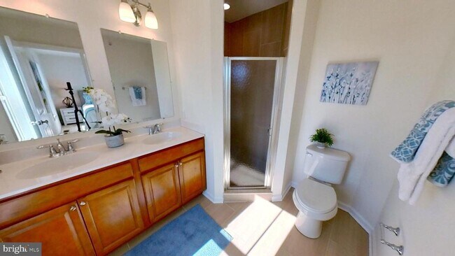 Building Photo - 801 Mapleton Ave