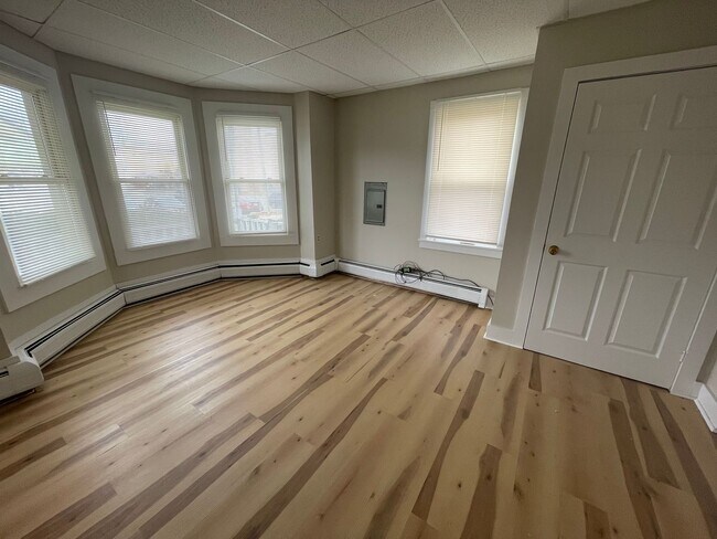 Building Photo - Freshly Updated 2 Bedroom Apartment-Downtown Pittsfield – $1,450/mo