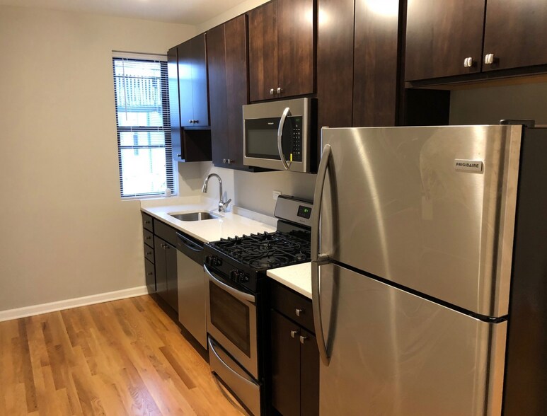 Stainless Steel Appliances including dishwasher - 3217 W Cullom Ave