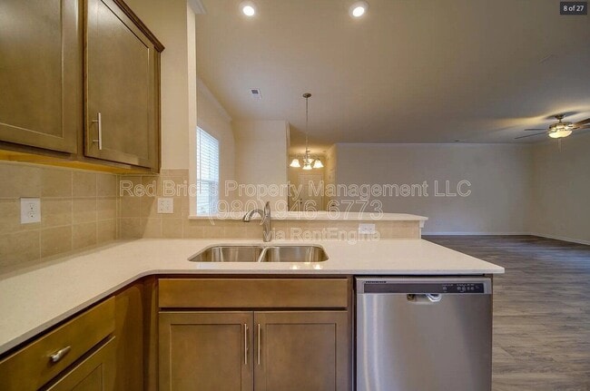 Building Photo - 7015 Thornrose Dr