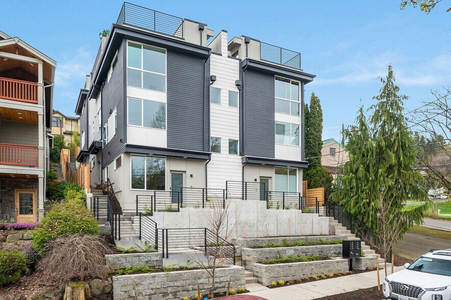 Building Photo - 34 W Cremona St