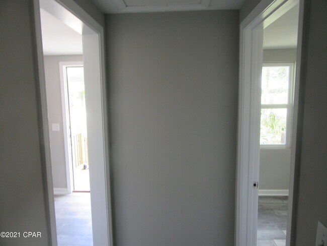 Building Photo - 9823 Clarence St