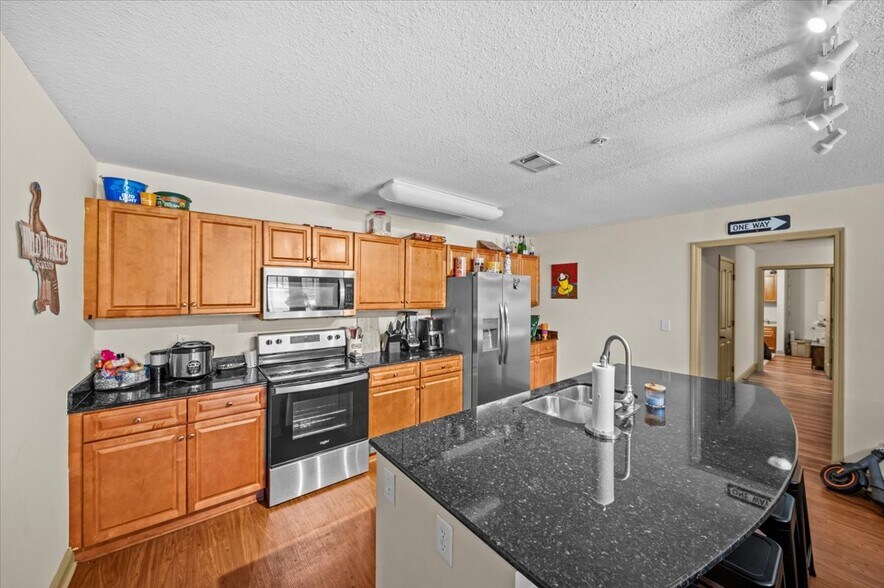 Building Photo - 1613 Muscovy Way