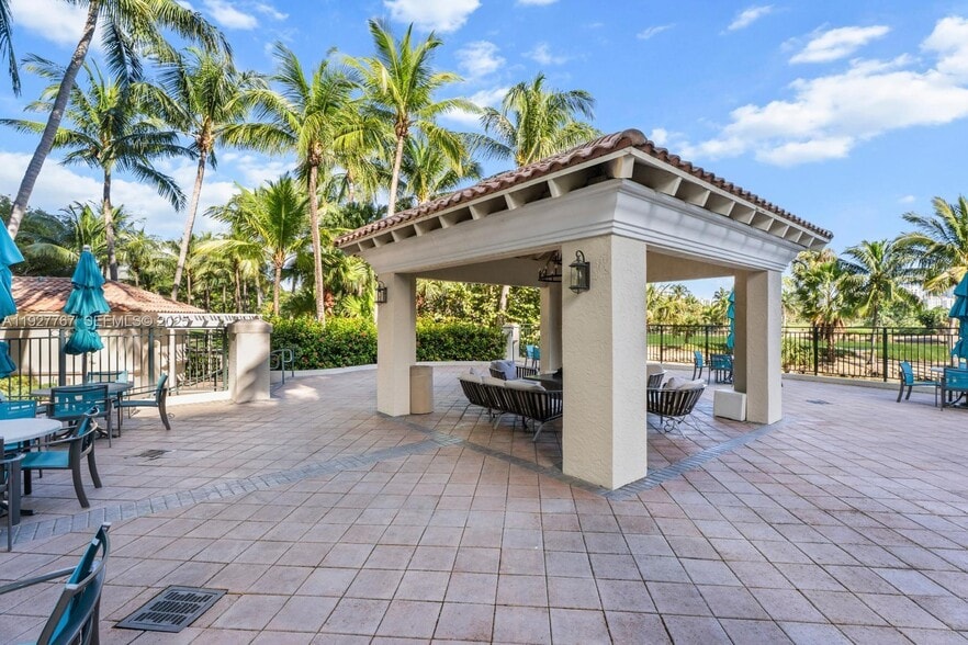 Building Photo - 19501 W Country Club Dr