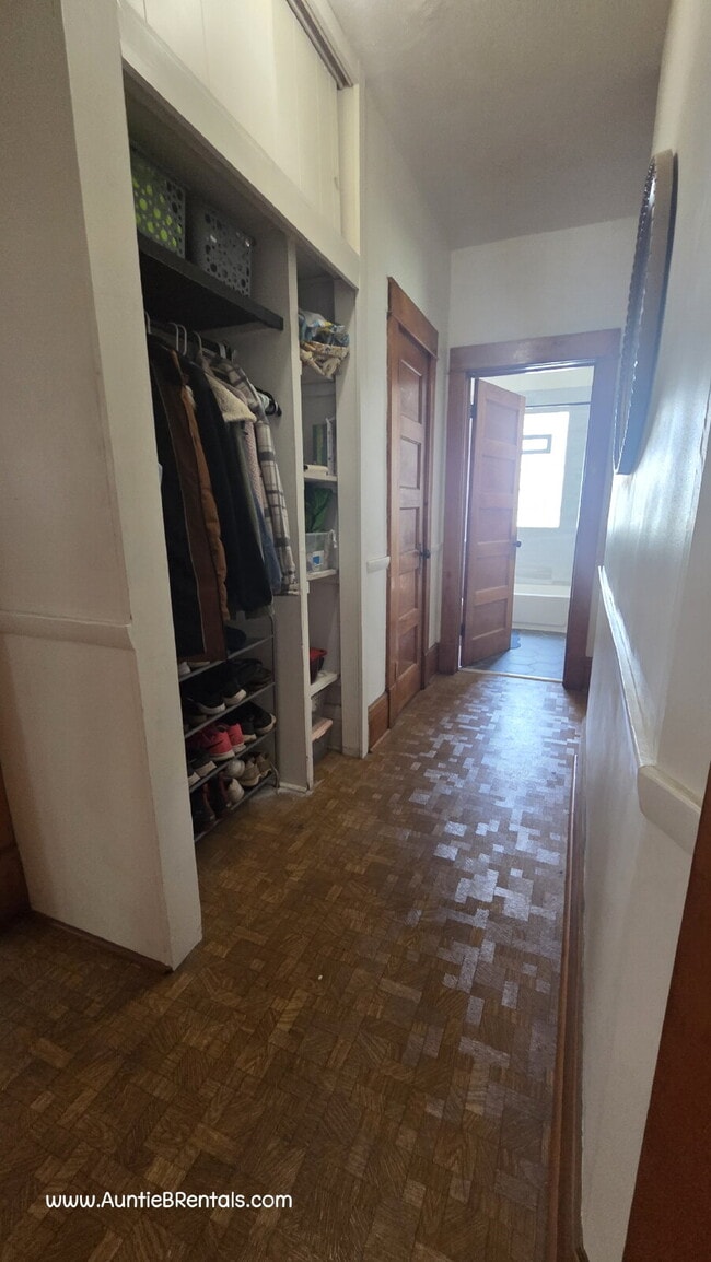 Building Photo - Spacious 4BR  in Saint Paul | 2 Full Baths - VIDEO TOUR