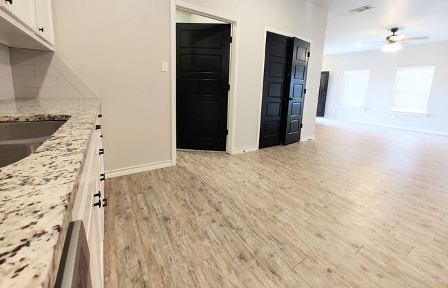 Building Photo - AUGUST PRE-LEASE! Modern 3-Bedroom Apartment with 2-Car Garage – Recently Constructed in Lubbock,...