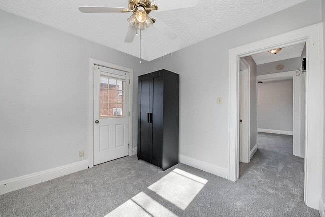 Building Photo - 1127 Cecelia Ave