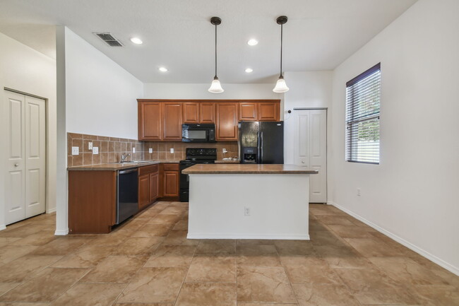 Building Photo - 1232 Canyon Oaks Dr