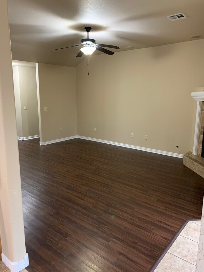 Building Photo - 3921 W Tanyard Dr