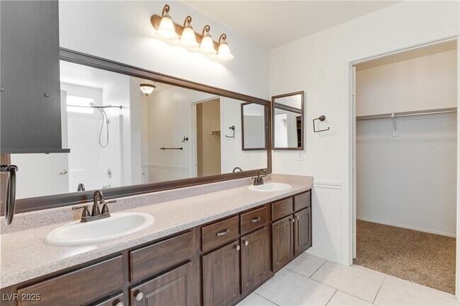 Building Photo - 10225 Clarks Creek St