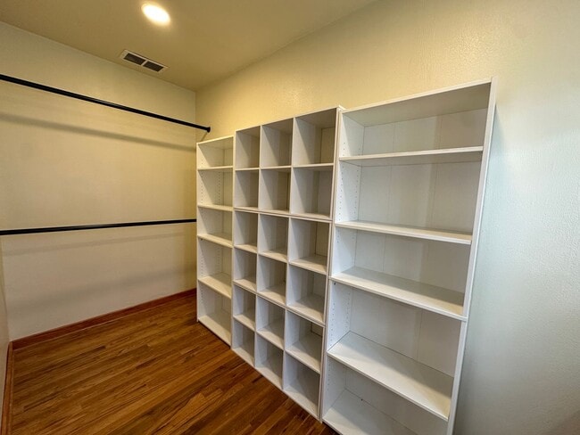 Building Photo - 1304 Sheldon St