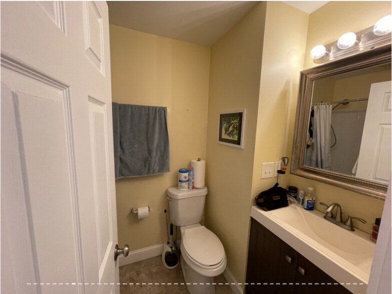 Building Photo - 5 Irving St