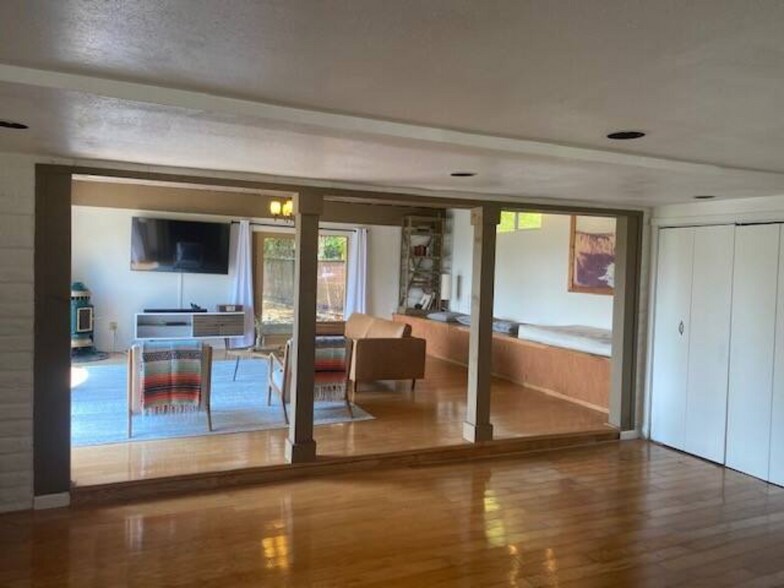 Living room - 3333 Fern Flat Rd